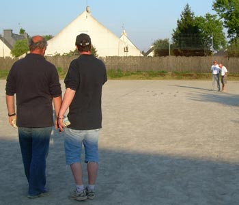 discussion tactique avant le point au jeu proven&ccedil;al