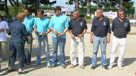 pr&eacute;sentation aux officiels