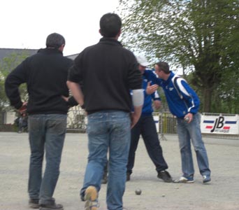 embrassade de damien thebault et yannick &agrave; pleudihen sur rance