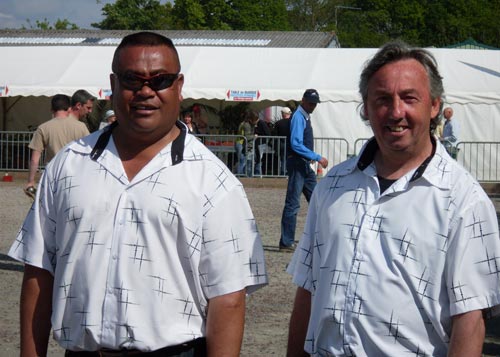 S&eacute;fo Filituulaga et Andr&eacute; Gu&eacute;rin de l'ASPTT Vannes p&eacute;tanque