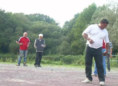 chacun cherche sa boule &agrave; sa porte